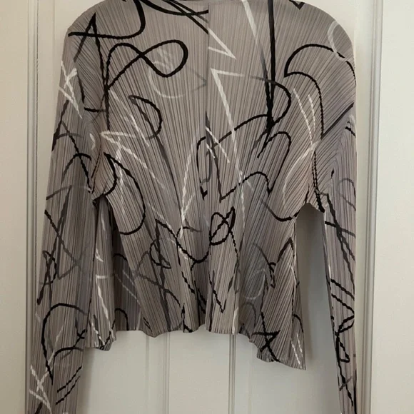 Issey Miyake Pleats Please Cardigan, Size 5, Gray with Abstract Design. - Picture 2 of 3